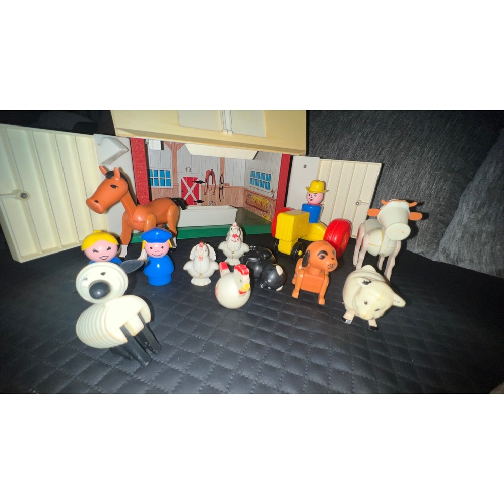 Fisher-Price Play Family Farm 915 Kids Multicolor Good Used Condition Barn Set